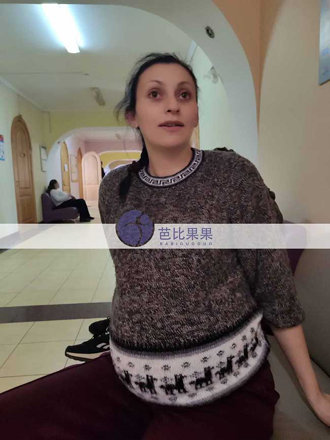 骆先生夫妇到乌克兰匹配的试管妈妈来医院做检查