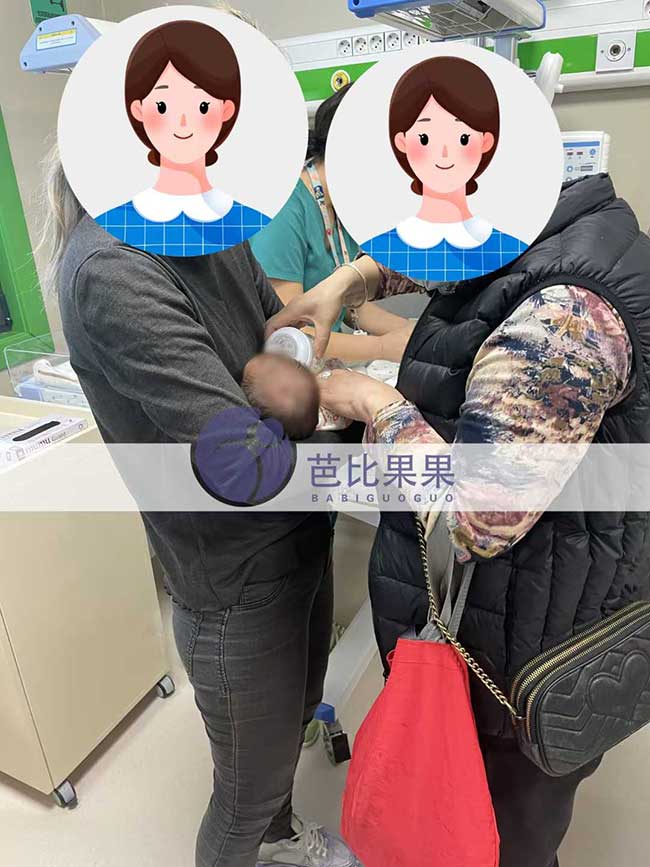 格鲁吉亚试管的钟女士和家人在第比利斯妇产医院看宝宝