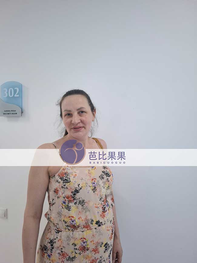 王先生和刘先生两个家庭到格鲁吉亚匹配的试管妈妈做B超