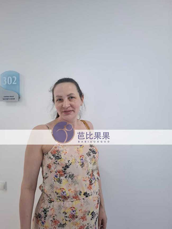 两个家庭到格鲁吉亚匹配的试管妈妈做B超检查