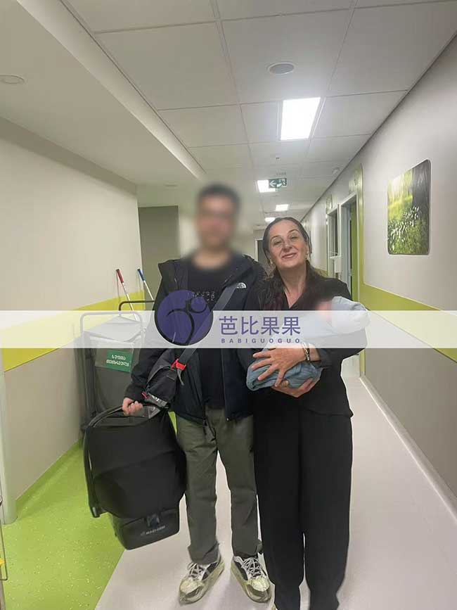 接格鲁吉亚试管宝宝出院