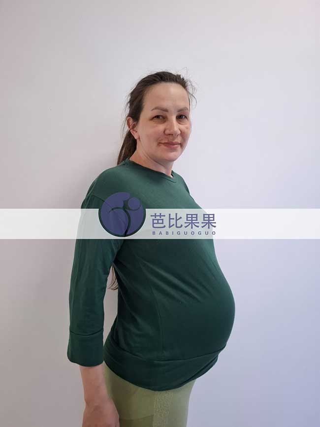 两个家庭到格鲁吉亚匹配的试管妈妈孕后期做B超检查胎儿健康