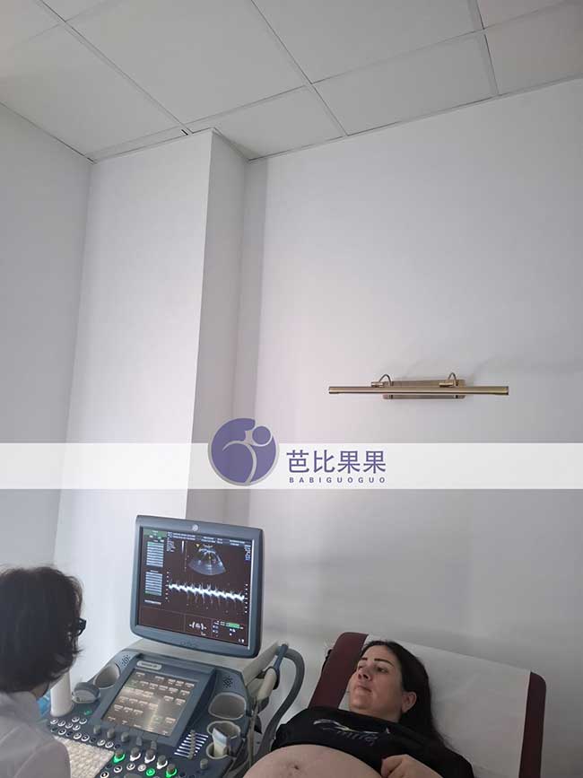 双胞胎试管妈妈做B超