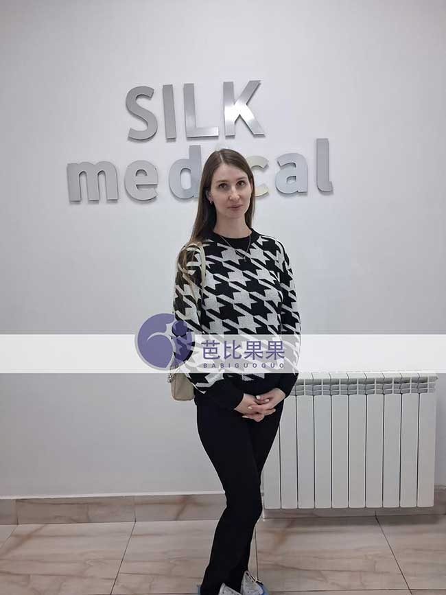 白先生到格鲁吉亚匹配的试管妈妈怀双胞胎孕9周做B超