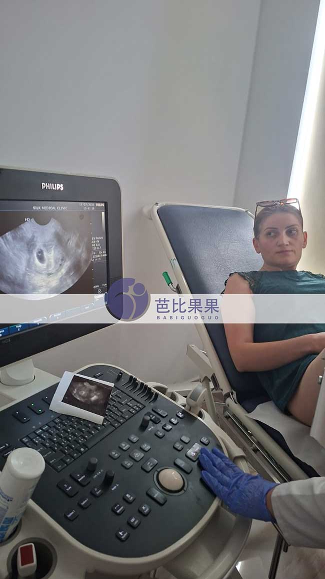 妻子因子宫切除无法怀孕，彭先生到格鲁吉亚试管进入孕早期