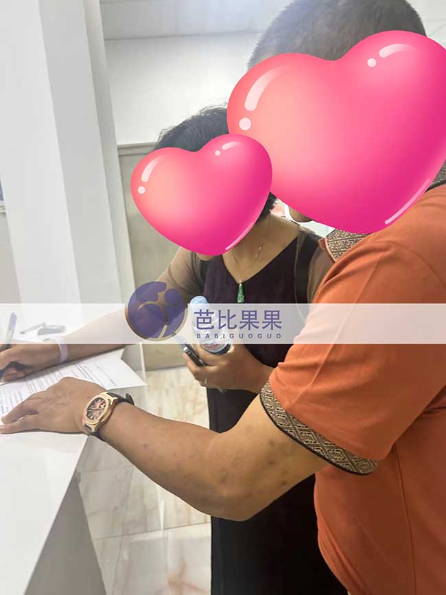 从签下名字开始，郭先生一家正式开启格鲁吉亚试管之旅