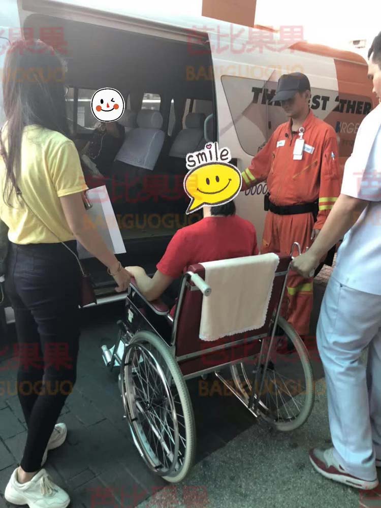 在泰国威它尼医院试管移植成功后轮椅服务专车护送回酒店