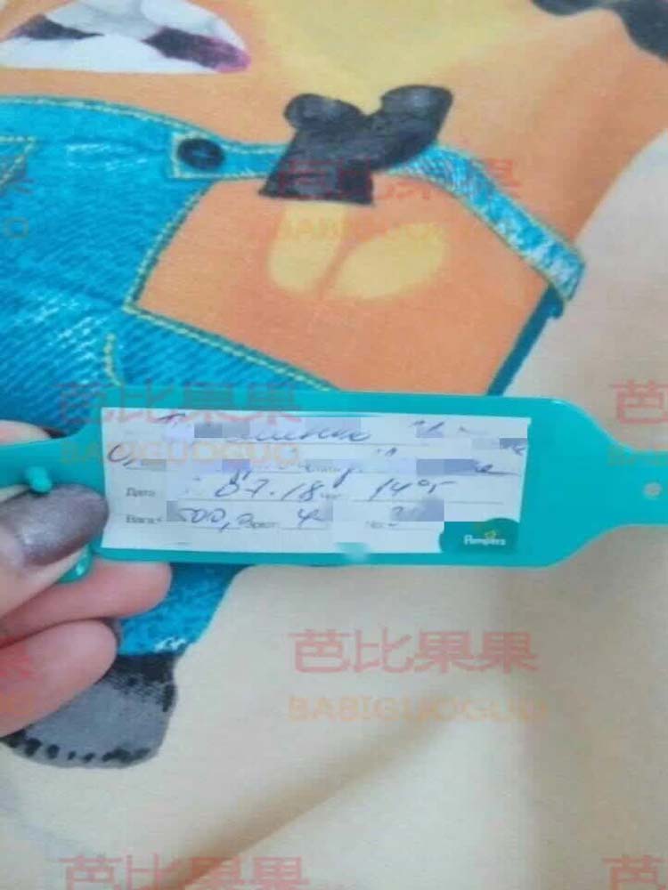 X先生家的小公主顺利出生 宝宝出生后很乖巧